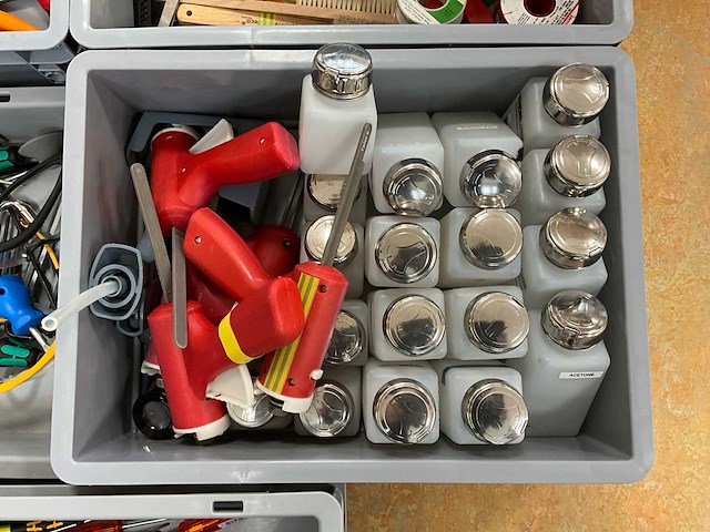 Divers handgereedschap en hulpmiddelen - afbeelding 6 van  6