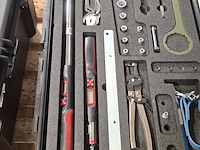 Divers handgereedschap in 2x transportkoffer, o.a track wrench - afbeelding 2 van  15