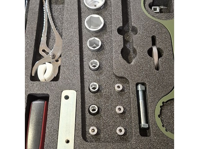 Divers handgereedschap in 2x transportkoffer, o.a track wrench - afbeelding 5 van  15