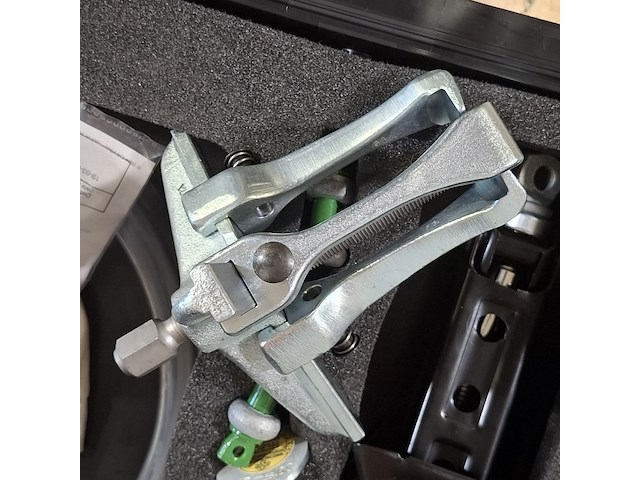 Divers handgereedschap in 2x transportkoffer, o.a track wrench - afbeelding 13 van  15