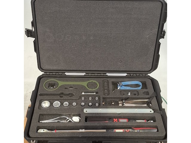 Divers handgereedschap in 2x transportkoffer, o.a track wrench - afbeelding 15 van  15