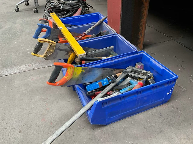Divers handgereedschap in bak (4x) - afbeelding 6 van  14