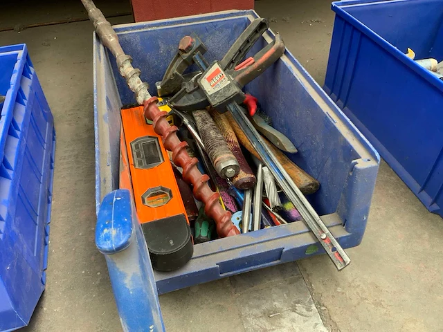 Divers handgereedschap in bak (4x) - afbeelding 13 van  14