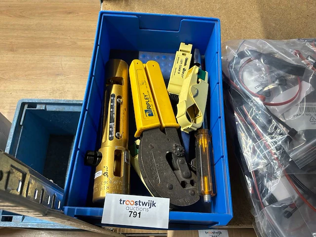 Divers handgereedschap - afbeelding 1 van  4