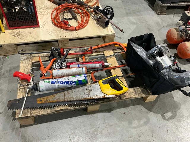 Divers handgereedschap - afbeelding 1 van  2