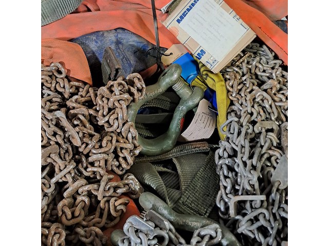 Divers hijsmateriaal en sneeuwkettingen - afbeelding 7 van  8