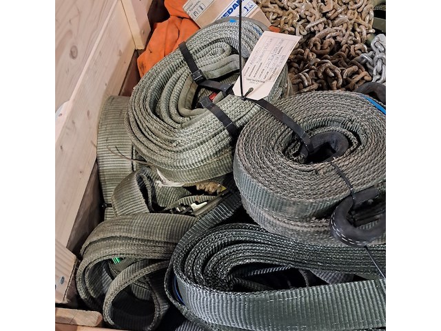 Divers hijsmateriaal en sneeuwkettingen - afbeelding 8 van  8