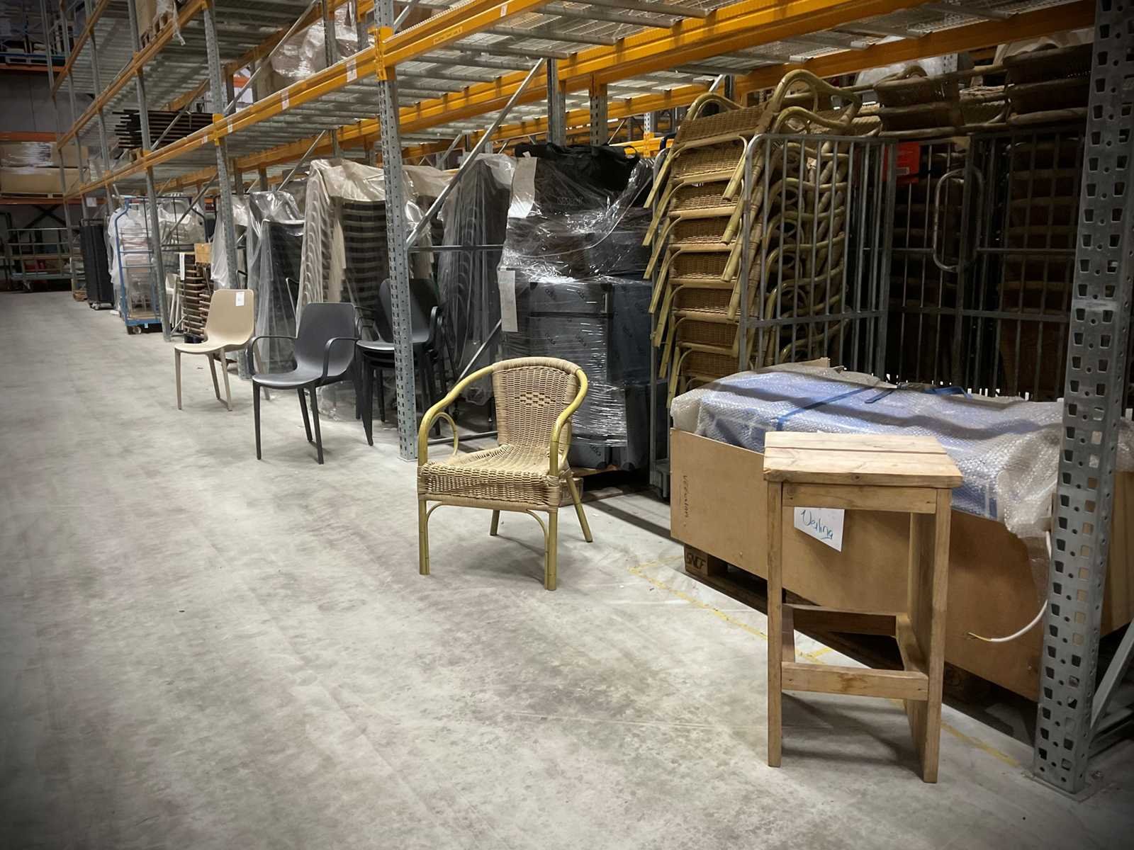 Divers horecamateriaal, houten vloeren, standbouw