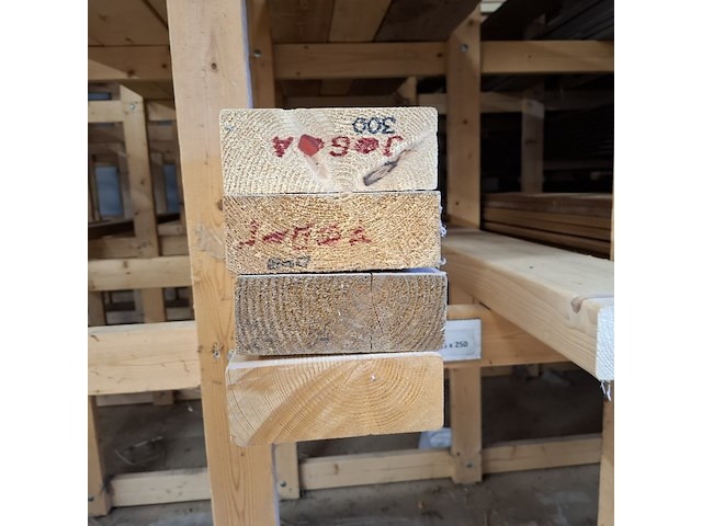 Divers houtmateriaal - afbeelding 17 van  86