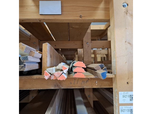 Divers houtmateriaal - afbeelding 53 van  86