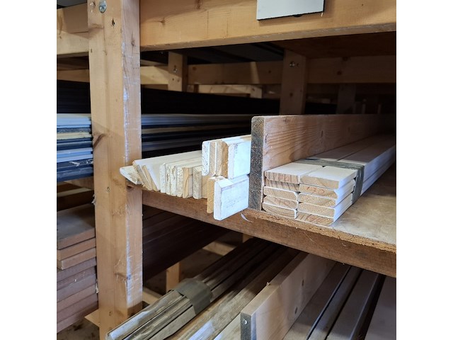 Divers houtmateriaal - afbeelding 58 van  86