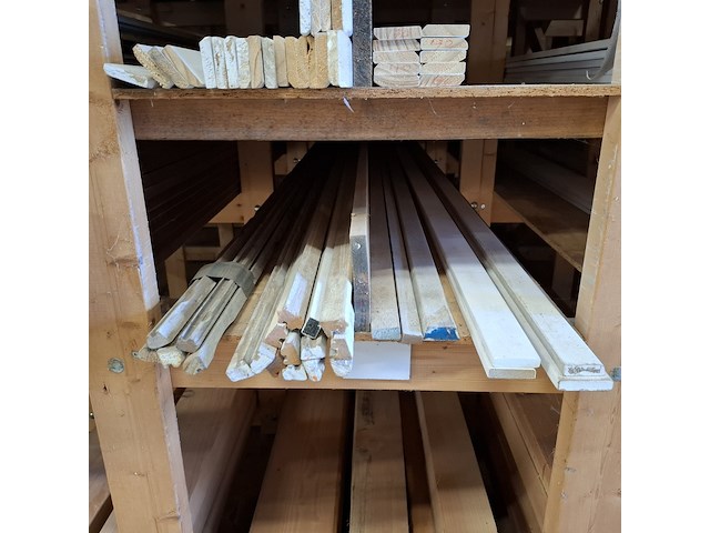 Divers houtmateriaal - afbeelding 59 van  86