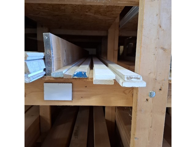 Divers houtmateriaal - afbeelding 61 van  86
