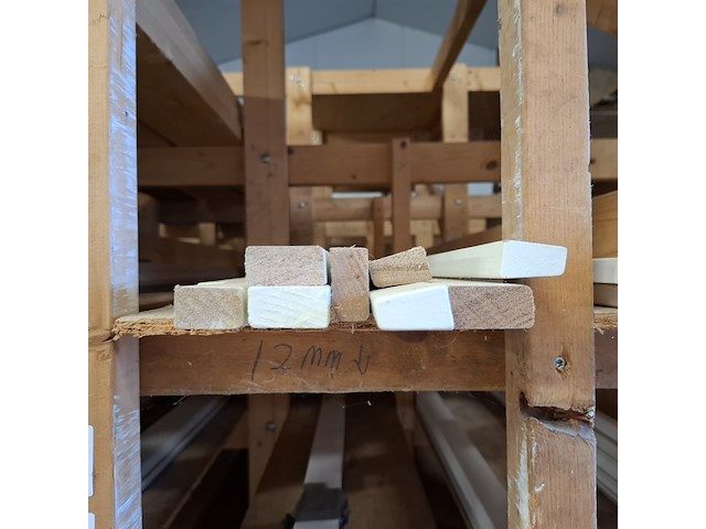 Divers houtmateriaal - afbeelding 66 van  86