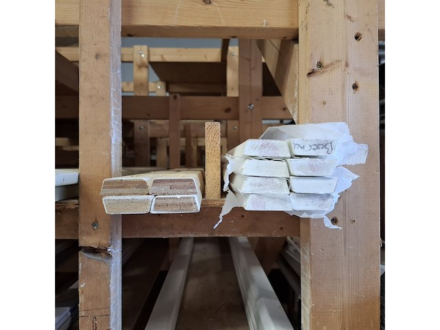 Divers houtmateriaal - afbeelding 68 van  86