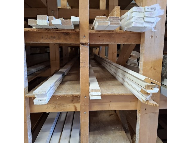 Divers houtmateriaal - afbeelding 69 van  86