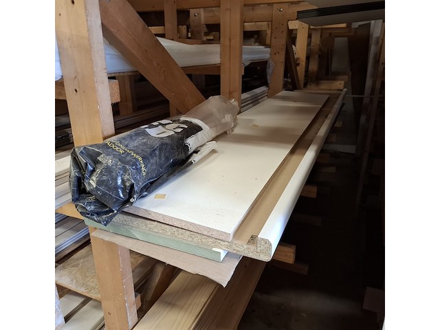 Divers houtmateriaal - afbeelding 83 van  86