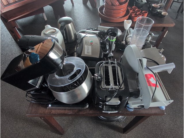Divers huishoudelijk apparatuur - afbeelding 2 van  8