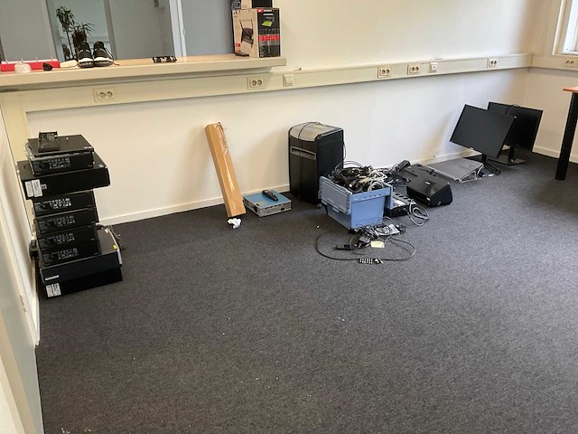 Divers ict materiaal (8x) - afbeelding 1 van  5