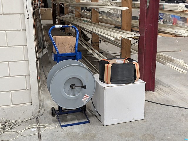 Divers inbindlint met diverse clips - afbeelding 1 van  8