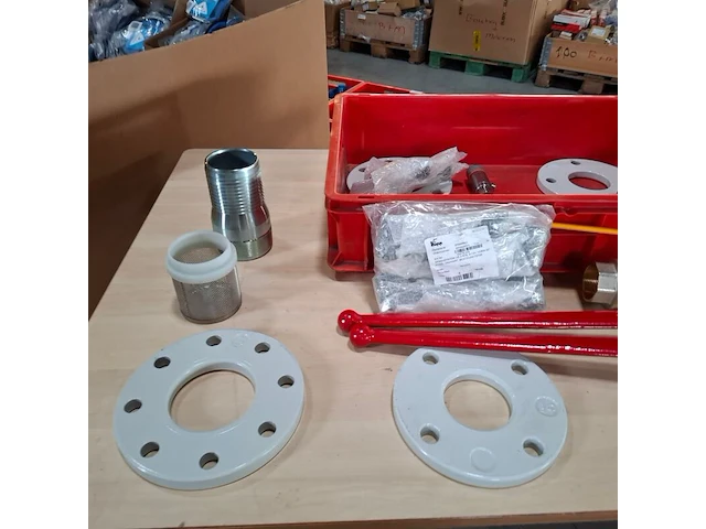 Divers industrieel installatiemateriaal - afbeelding 2 van  8