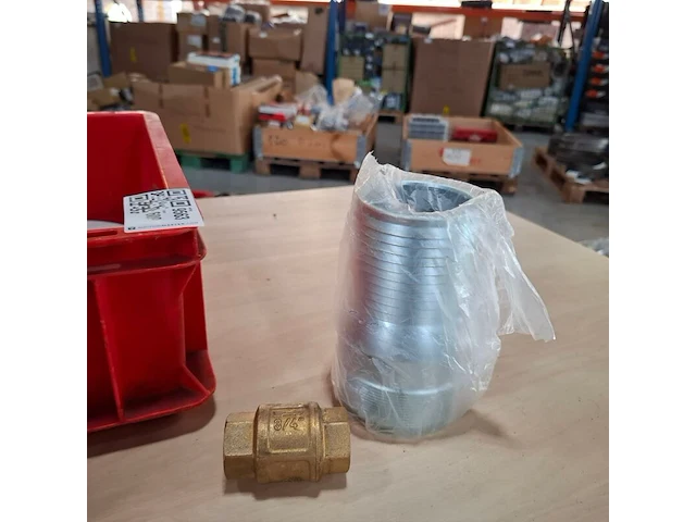 Divers industrieel installatiemateriaal - afbeelding 7 van  8