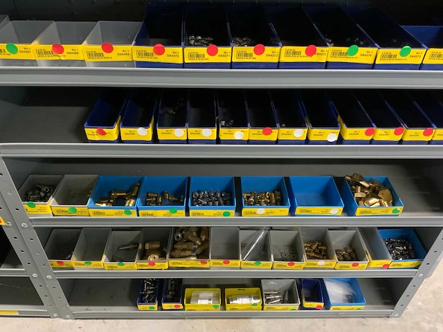 Divers installatiemateriaal in 4 vakkenkasten - afbeelding 2 van  7