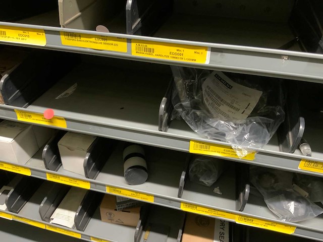 Divers installatiemateriaal in 5 vakkenkasten - afbeelding 2 van  22