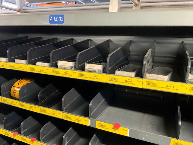 Divers installatiemateriaal in 5 vakkenkasten - afbeelding 5 van  22