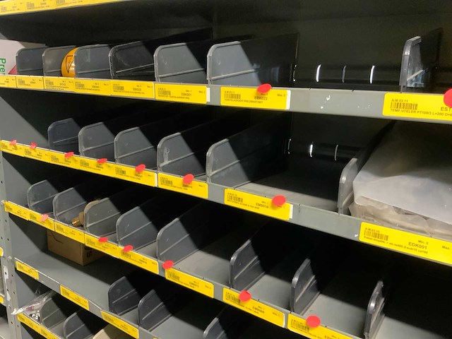 Divers installatiemateriaal in 5 vakkenkasten - afbeelding 6 van  22