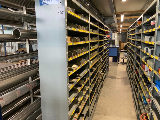 Divers installatiemateriaal in 5 vakkenkasten - afbeelding 1 van  22