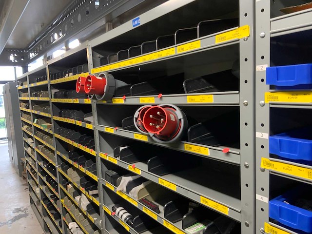 Divers installatiemateriaal in 5 vakkenkasten - afbeelding 12 van  22