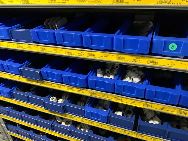 Divers installatiemateriaal in 5 vakkenkasten - afbeelding 18 van  22