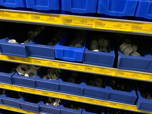 Divers installatiemateriaal in 5 vakkenkasten - afbeelding 19 van  22