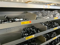 Divers installatiemateriaal in 6 vakkenkasten - afbeelding 1 van  3