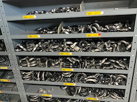 Divers installatiemateriaal in 6 vakkenkasten - afbeelding 2 van  3