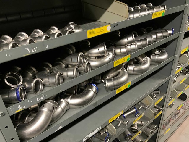 Divers installatiemateriaal in 6 vakkenkasten - afbeelding 4 van  24