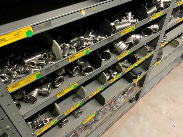 Divers installatiemateriaal in 6 vakkenkasten - afbeelding 6 van  24