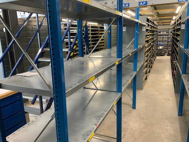 Divers installatiemateriaal in 6 vakkenkasten - afbeelding 1 van  24