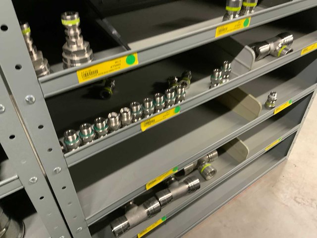 Divers installatiemateriaal in 6 vakkenkasten - afbeelding 14 van  24