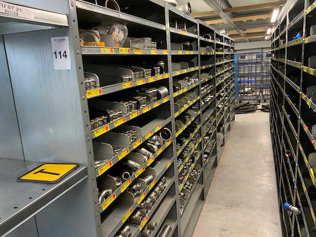 Divers installatiemateriaal in 6 vakkenkasten - afbeelding 8 van  24