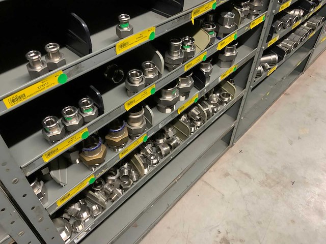 Divers installatiemateriaal in 6 vakkenkasten - afbeelding 22 van  24