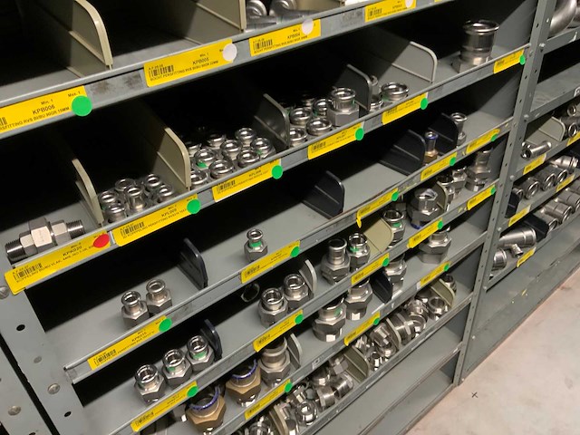 Divers installatiemateriaal in 6 vakkenkasten - afbeelding 23 van  24