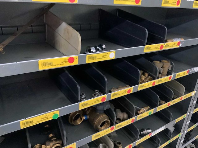 Divers installatiemateriaal in 6 vakkenkasten - afbeelding 2 van  8