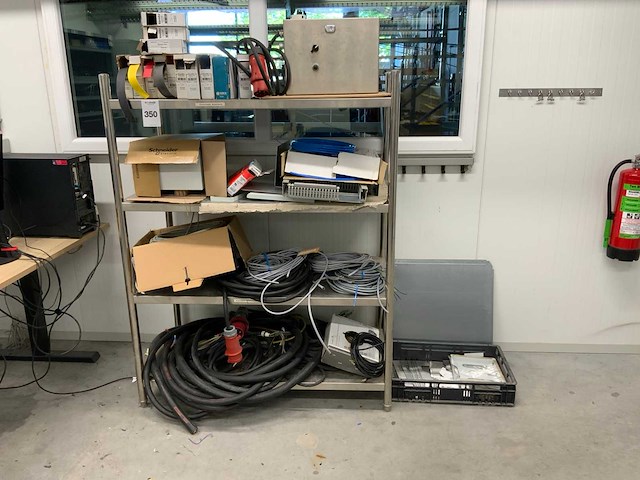 Divers installatiemateriaal in rvs stellingrek - afbeelding 1 van  6