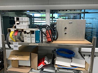 Divers installatiemateriaal in rvs stellingrek - afbeelding 3 van  6
