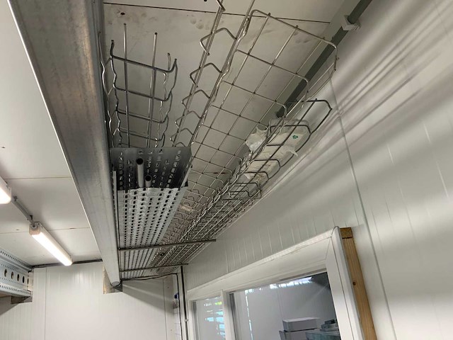 Divers installatiemateriaal in rvs stellingrek - afbeelding 5 van  6