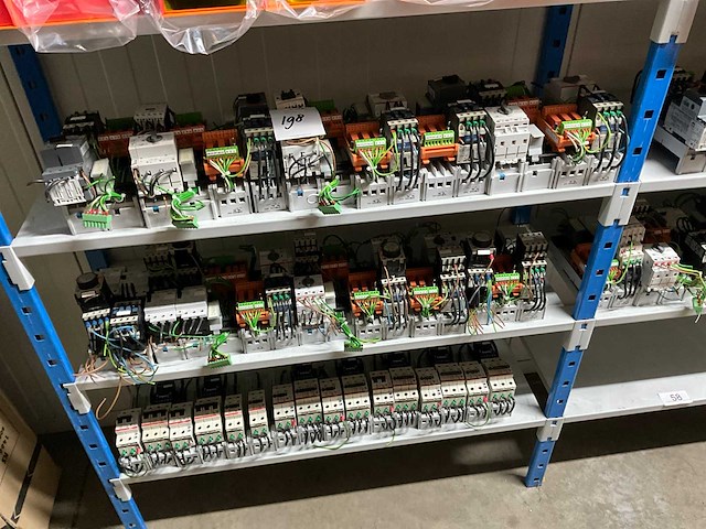 Divers installatiemateriaal - afbeelding 1 van  9