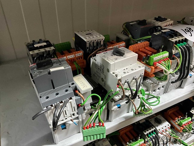 Divers installatiemateriaal - afbeelding 2 van  9