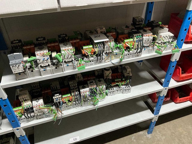 Divers installatiemateriaal - afbeelding 1 van  6